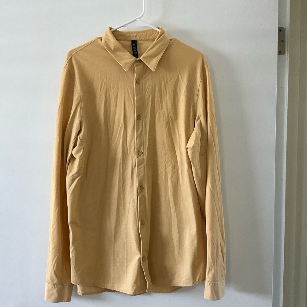 Lululemon Commission long sleeve button down butter yellow. Size L. NWOT